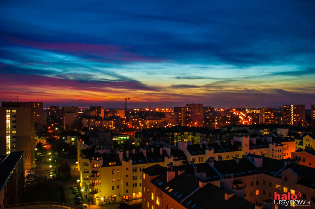 Piękne wieczorne niebo nad Ursynowem