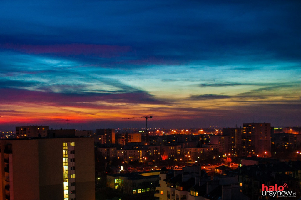 Piękne wieczorne niebo nad Ursynowem