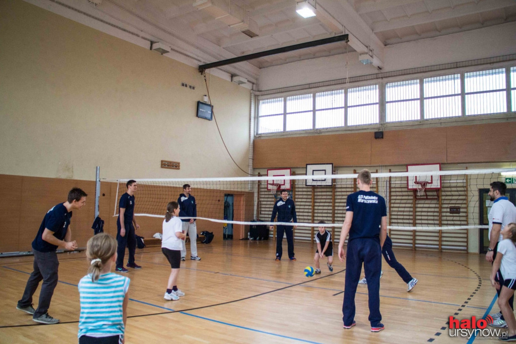 Siatkarze AZS Politechniki Warszawskiej w szkole