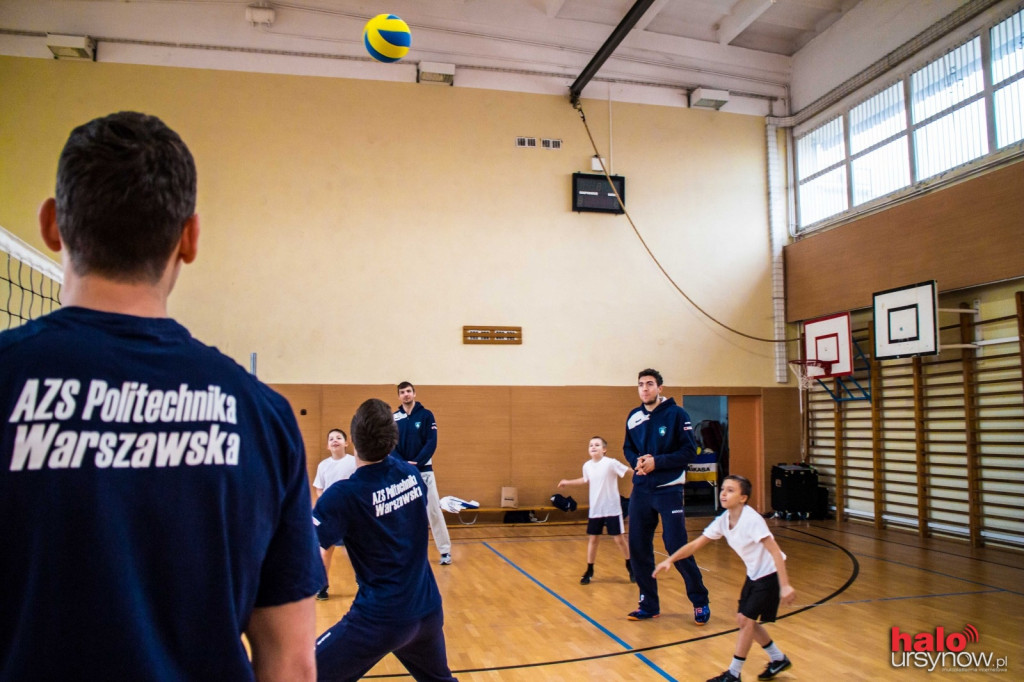 Siatkarze AZS Politechniki Warszawskiej w szkole