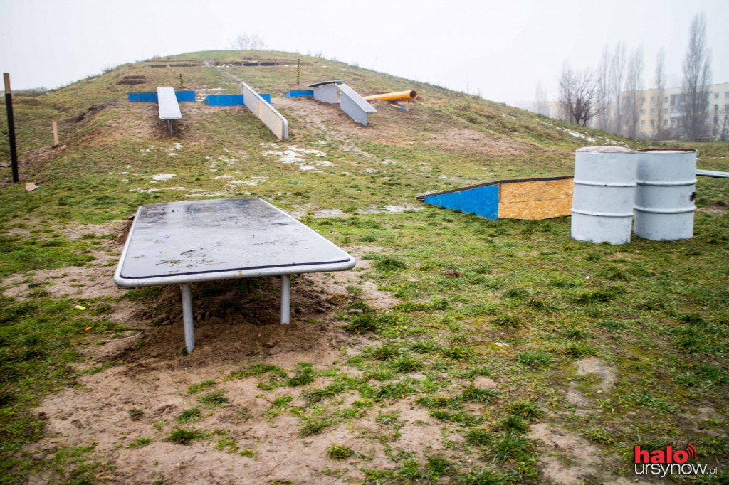 Snowpark na Ursynowie czeka na śnieg. ZOBACZ ZDJĘCIA