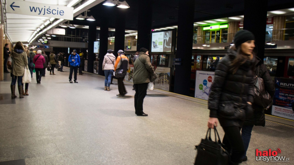 [AKTUALIZACJA] Awaria w metrze. Pociągi jeżdżą wolniej