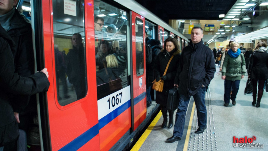 [AKTUALIZACJA] Awaria w metrze. Pociągi jeżdżą wolniej
