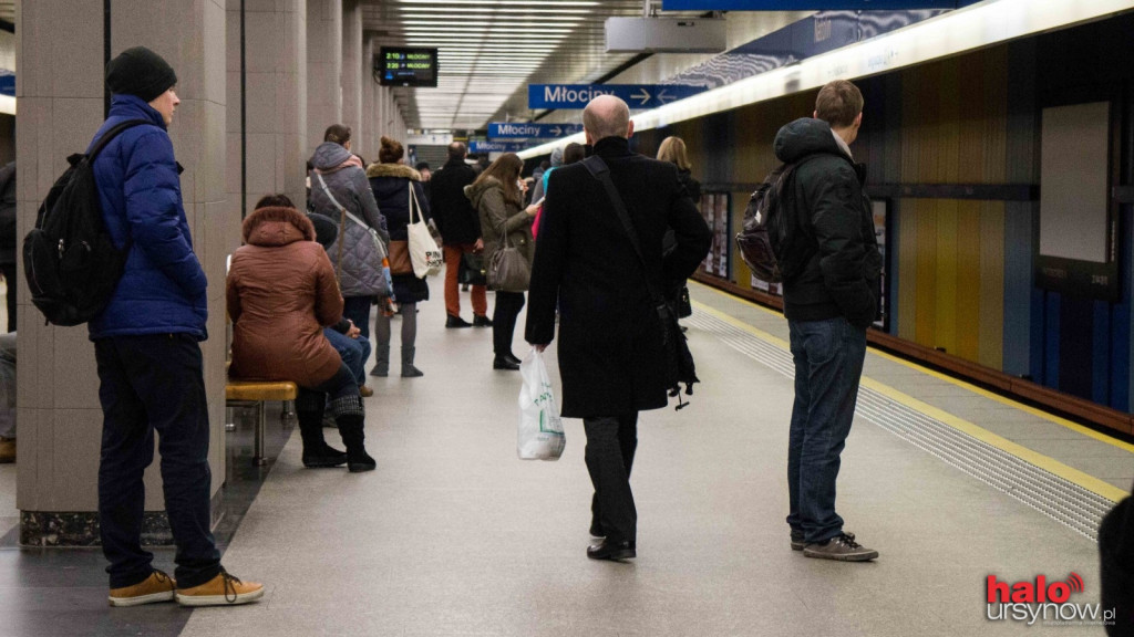 [AKTUALIZACJA] Awaria w metrze. Pociągi jeżdżą wolniej