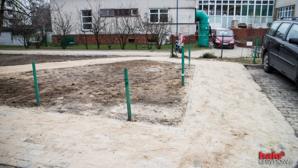  Mieszkańcy wydeptali sobie ścieżkę. Teraz jest tam chodnik