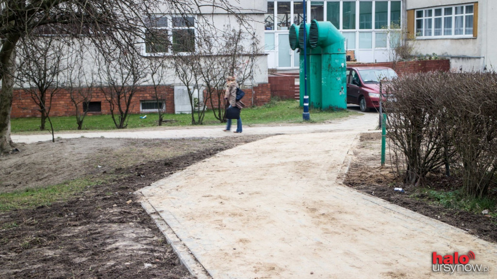  Mieszkańcy wydeptali sobie ścieżkę. Teraz jest tam chodnik