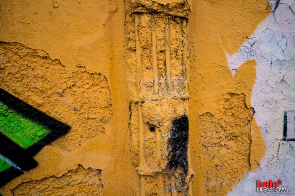 Mur wyścigów konnych się sypie