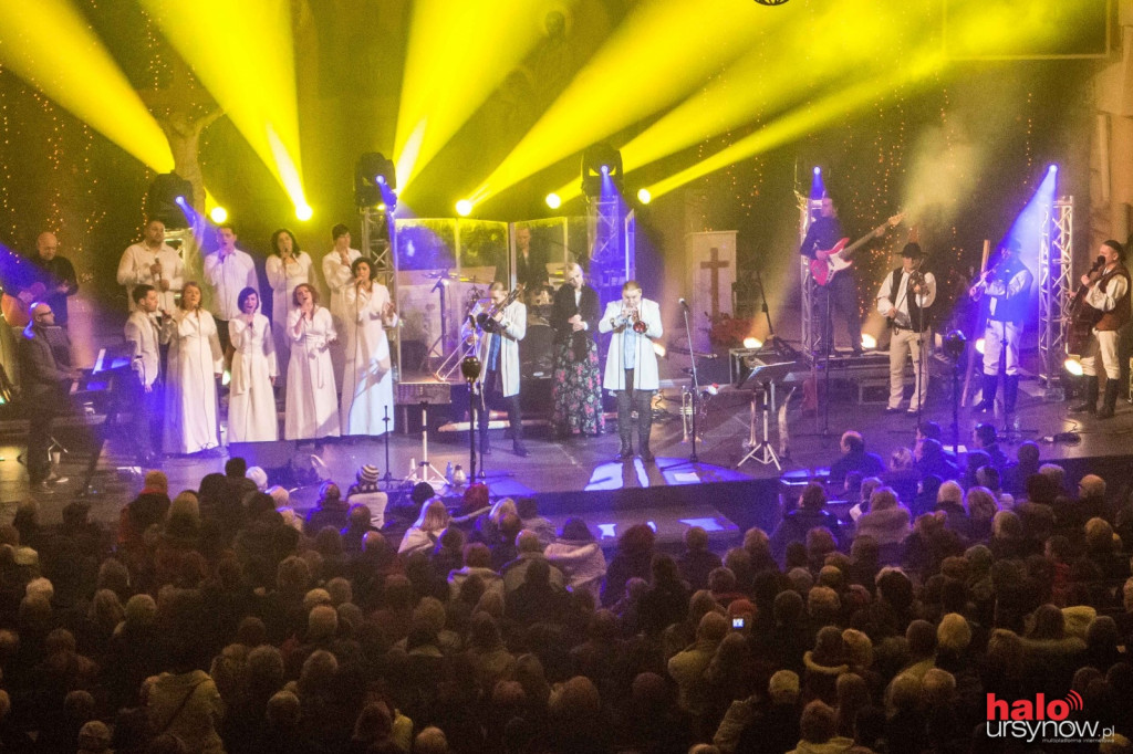 Golec uOrkiestra zaśpiewała kolędy. Kościół pękał w szwach!