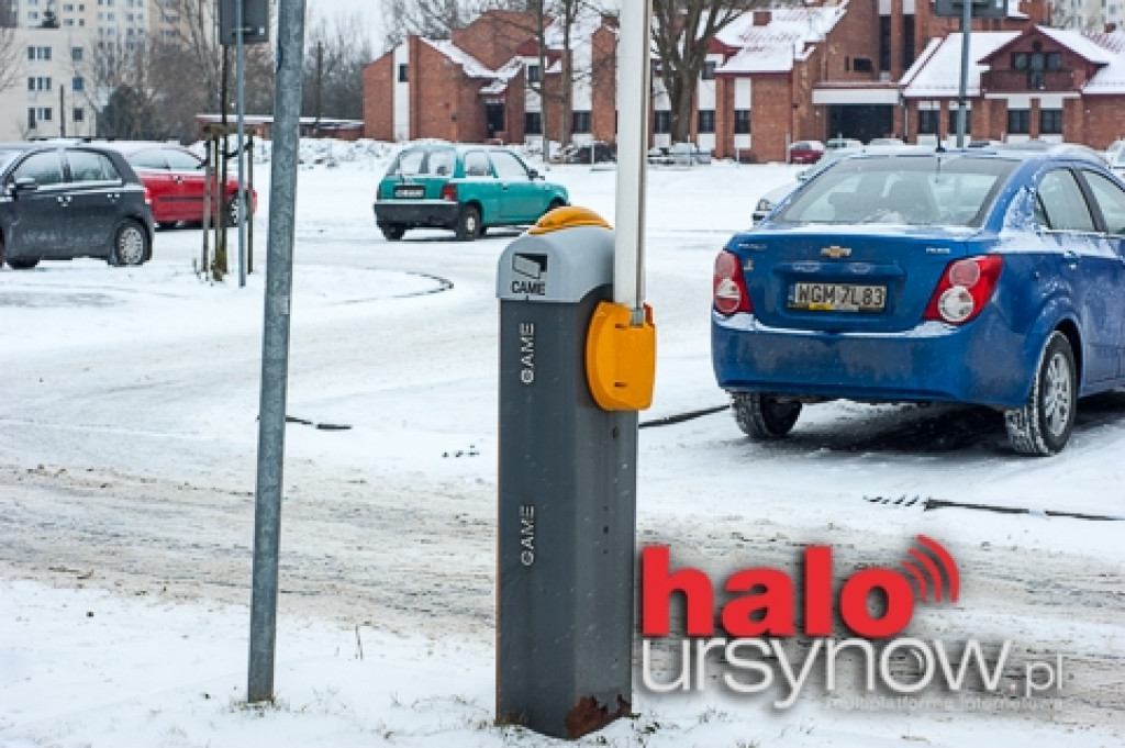 Pod urzędem brakuje miejsc parkingowych