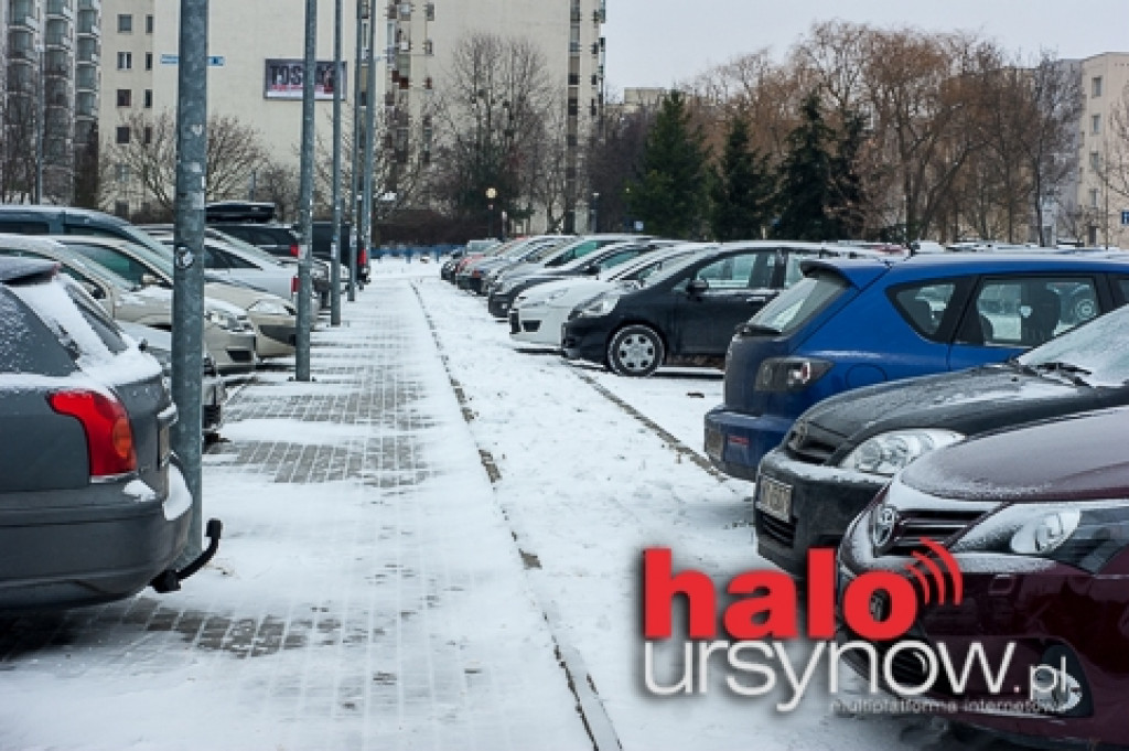 Pod urzędem brakuje miejsc parkingowych