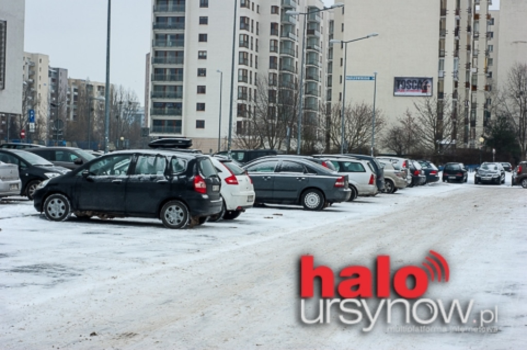 Pod urzędem brakuje miejsc parkingowych