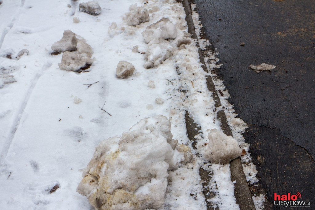 Ścieżki rowerowe pod śniegiem. Bo tak oszczędniej