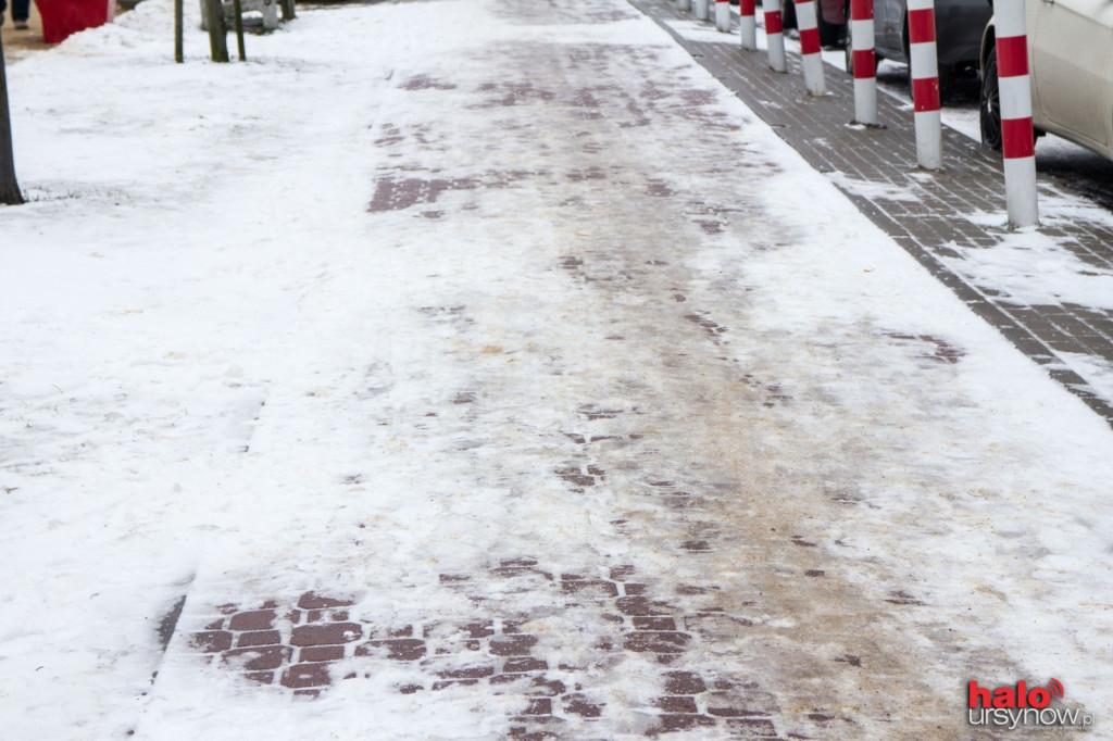 Ścieżki rowerowe pod śniegiem. Bo tak oszczędniej