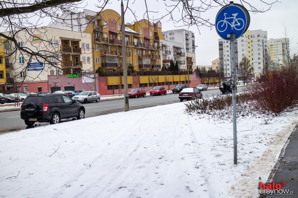 Ścieżki rowerowe pod śniegiem. Bo tak oszczędniej