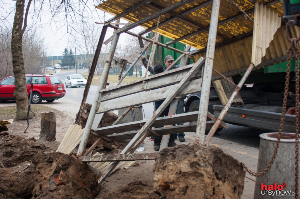 Sukces haloursynow.pl! Zdewastowana wiata usunięta
