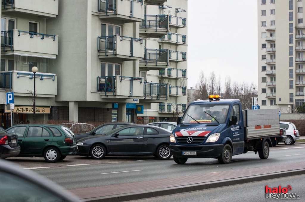 Uwaga kierowcy! Silny wiatr przesuwa nawet samochody!