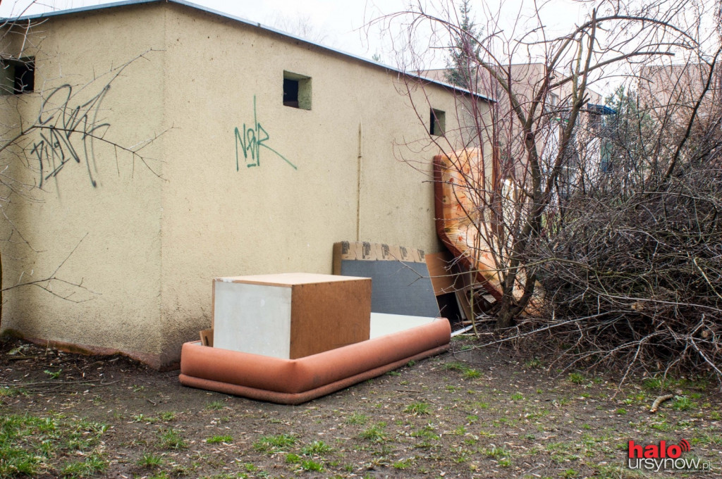 Gabaryty zalewają ursynowskie śmietniki