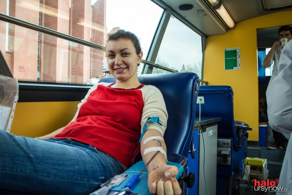 Krwiobus na Ursynowie. Mieszkańcy oddają krew