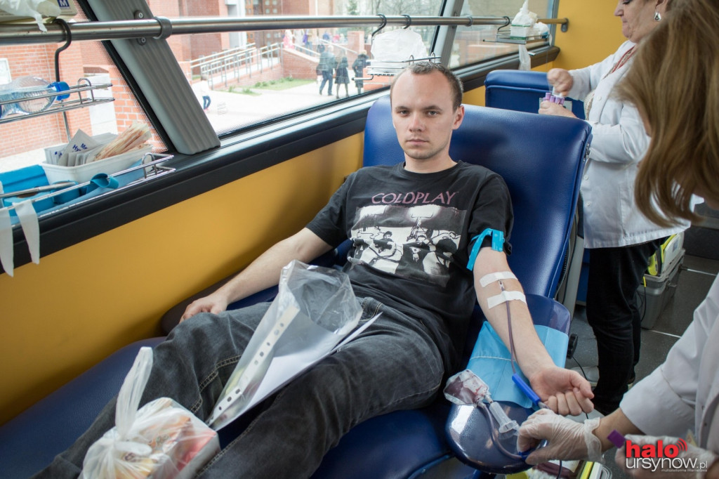 Krwiobus na Ursynowie. Mieszkańcy oddają krew