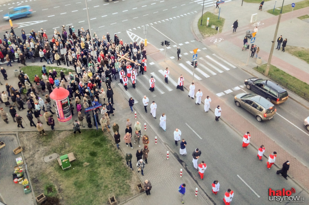 DROGA KRZYŻOWA. Kilkaset osób przeszło ulicami Ursynowa