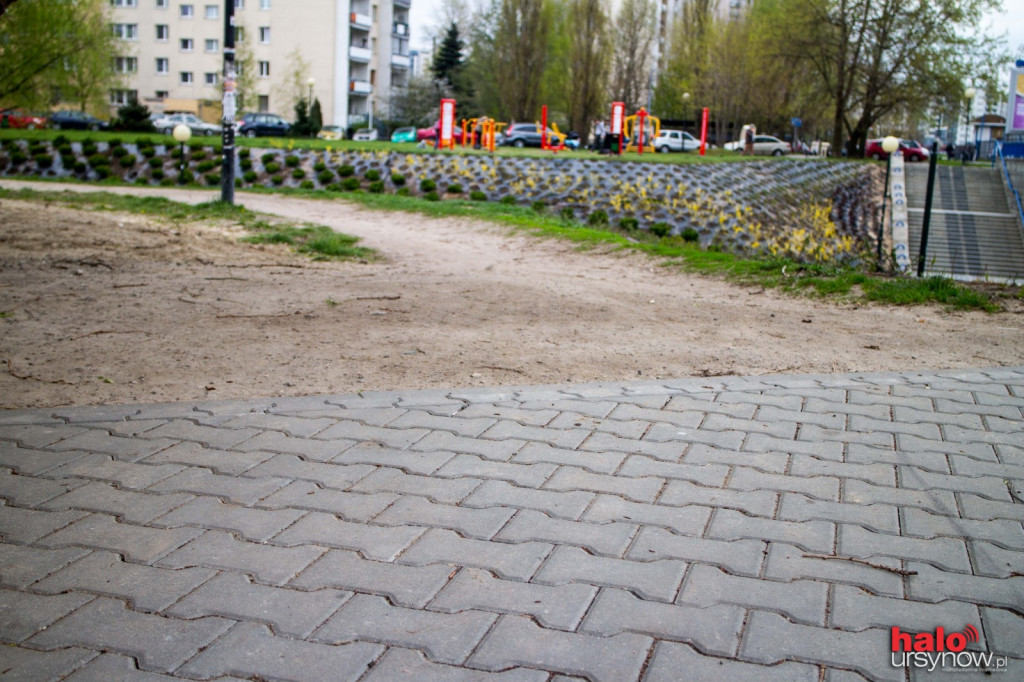 Upragniony przez mieszkańców chodnik powstanie jeszcze w  kwietniu