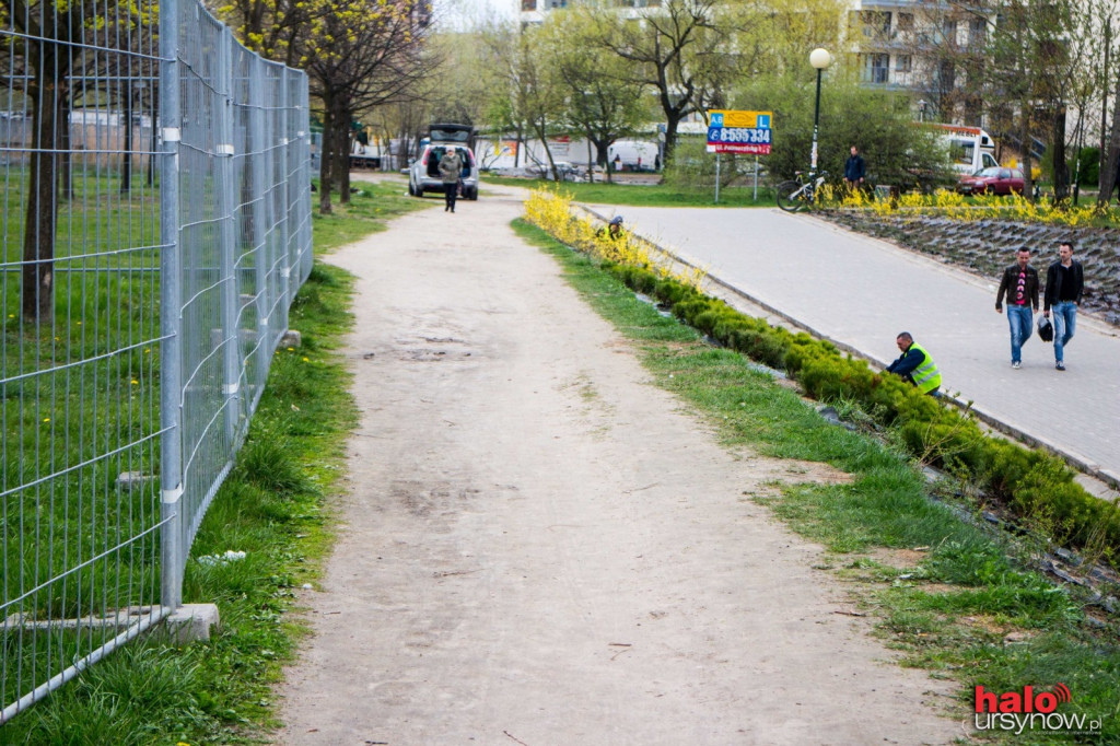 Upragniony przez mieszkańców chodnik powstanie jeszcze w  kwietniu