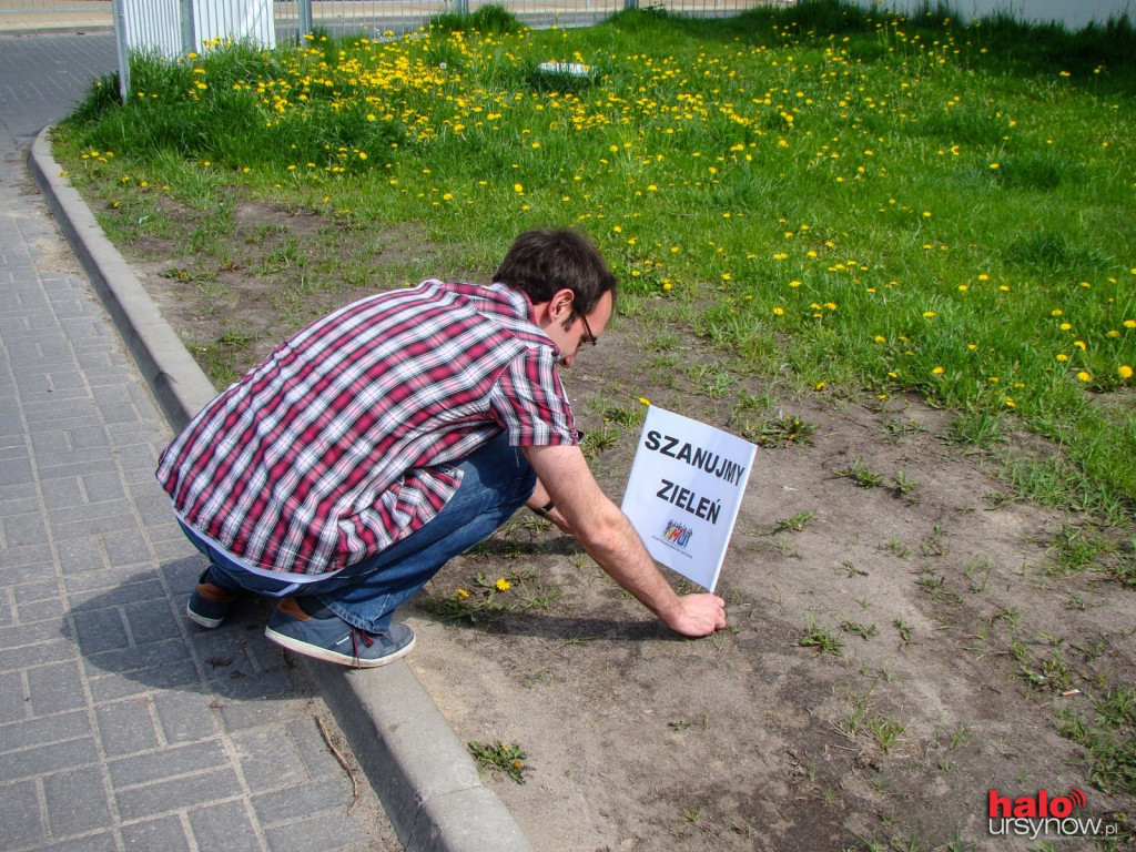 Happening przed Szkołą Podstawową przy Lokajskiego