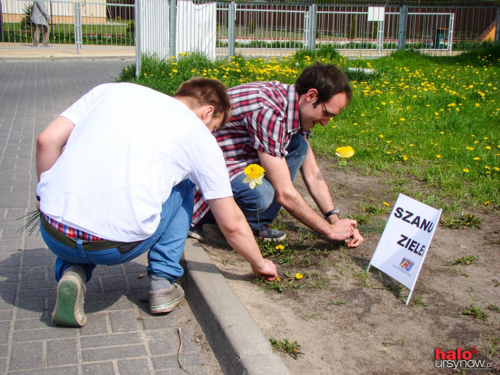 Happening przed Szkołą Podstawową przy Lokajskiego
