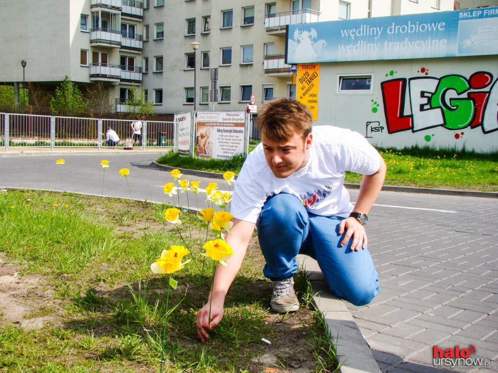 Happening przed Szkołą Podstawową przy Lokajskiego
