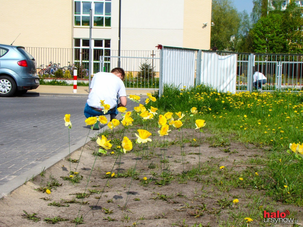 Happening przed Szkołą Podstawową przy Lokajskiego