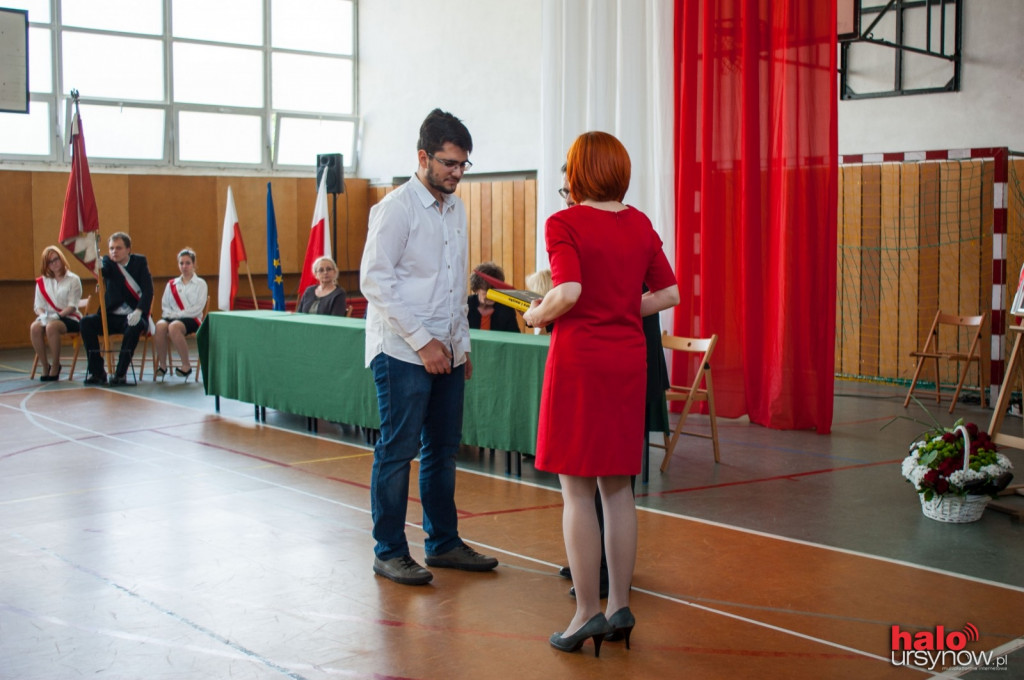 Odebrali świadectwa. Przed nimi już tylko egzamin dojrzałości