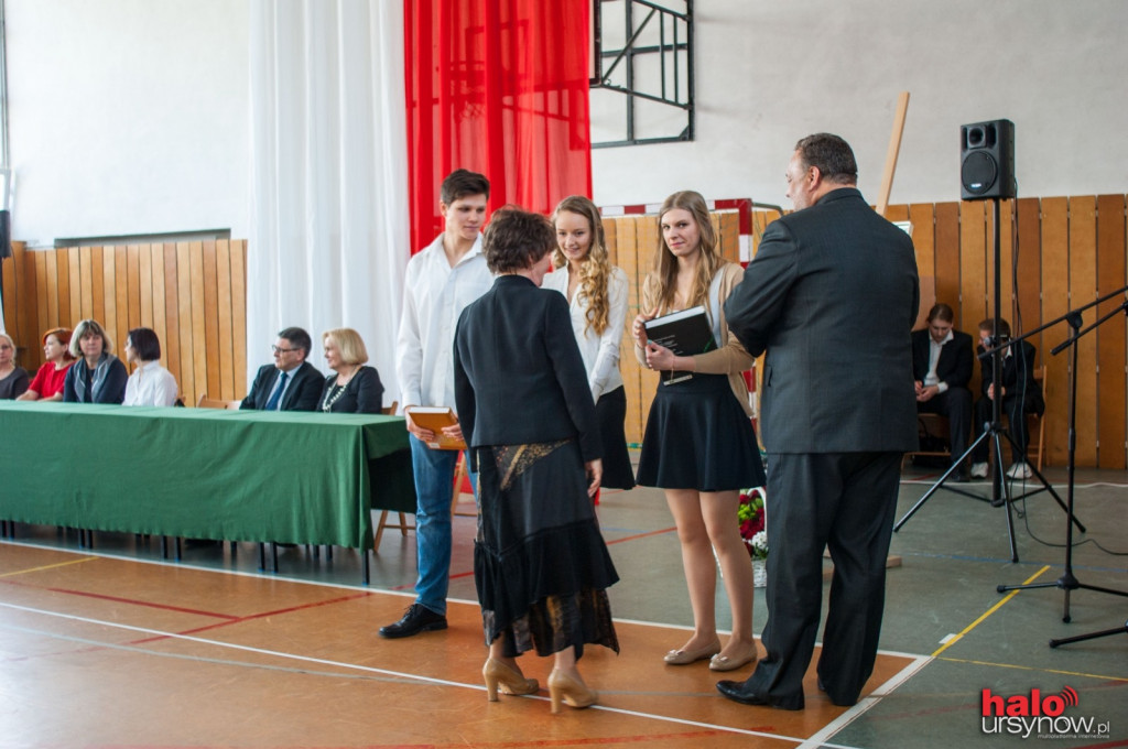Odebrali świadectwa. Przed nimi już tylko egzamin dojrzałości