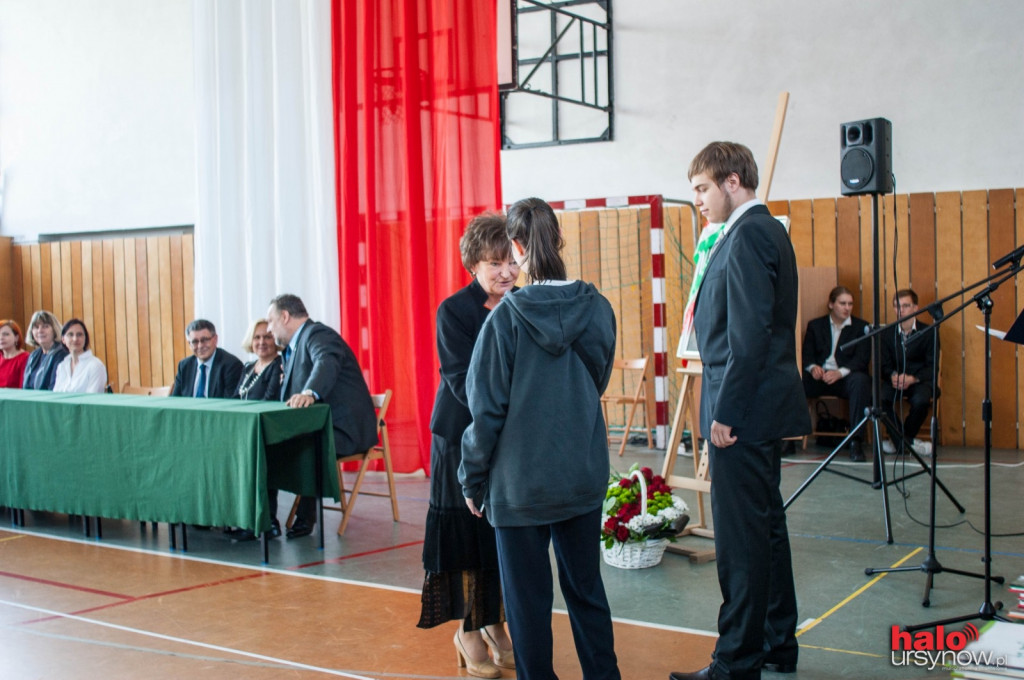 Odebrali świadectwa. Przed nimi już tylko egzamin dojrzałości