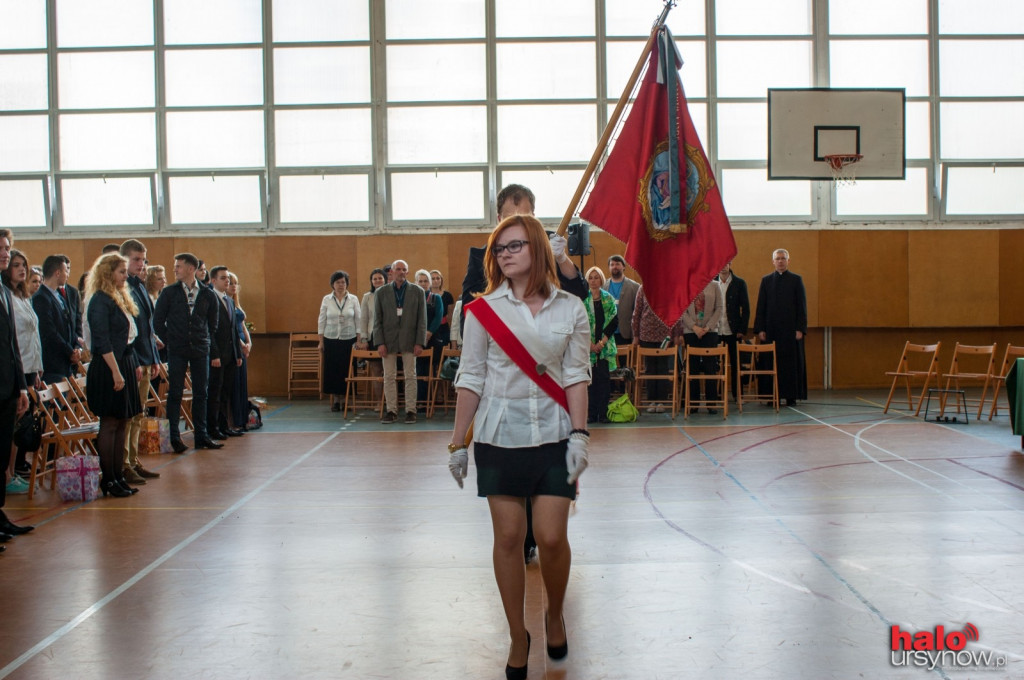 Odebrali świadectwa. Przed nimi już tylko egzamin dojrzałości