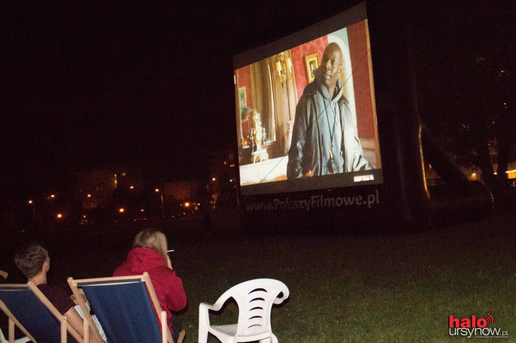 Koce, popcorn i leżaki na SGGW. Studenckie Kino Letnie
