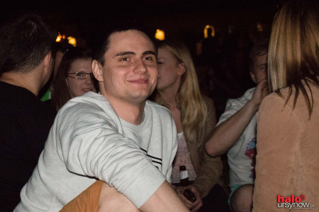 Koce, popcorn i leżaki na SGGW. Studenckie Kino Letnie