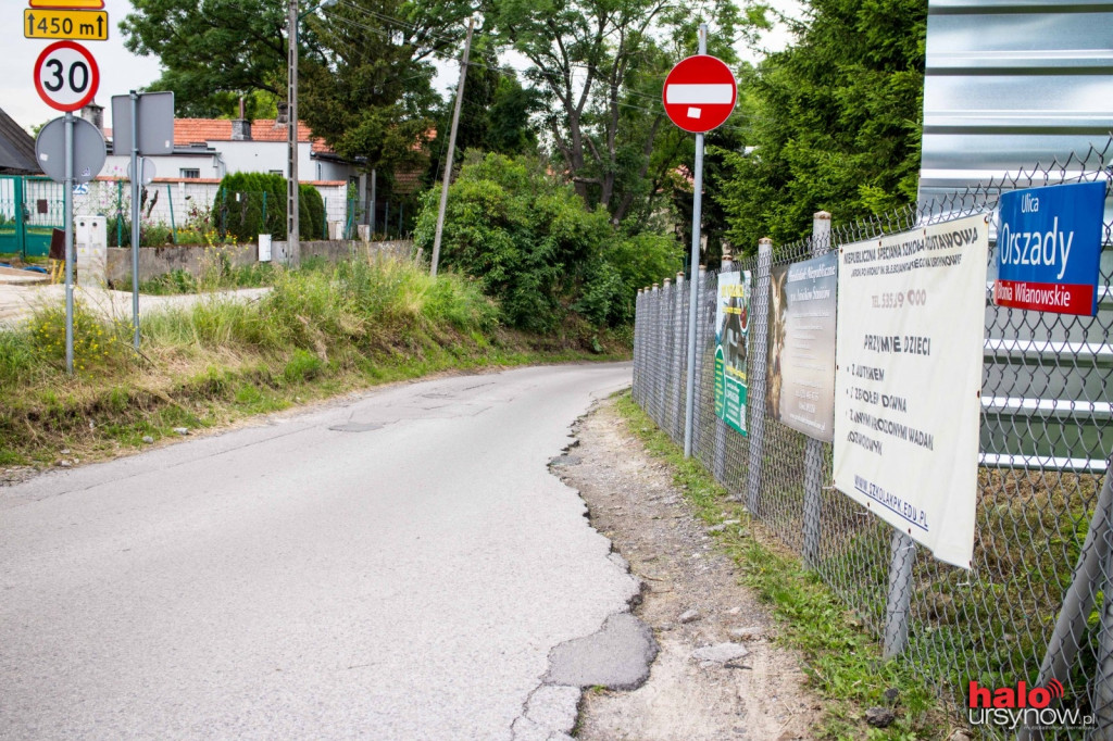 Rowerzyści są wściekli. Nie można zjechać ulicą Orszady