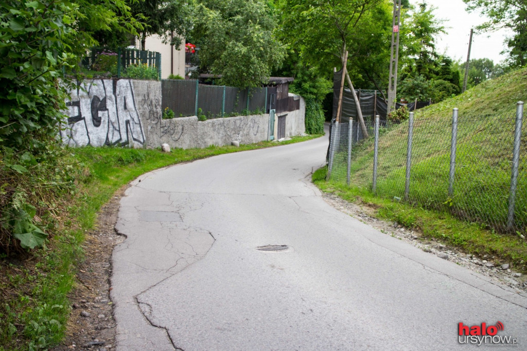 Rowerzyści są wściekli. Nie można zjechać ulicą Orszady
