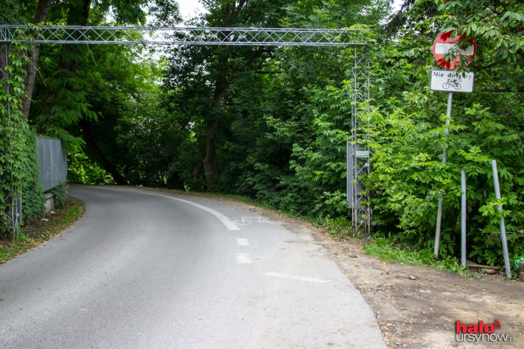 Rowerzyści są wściekli. Nie można zjechać ulicą Orszady