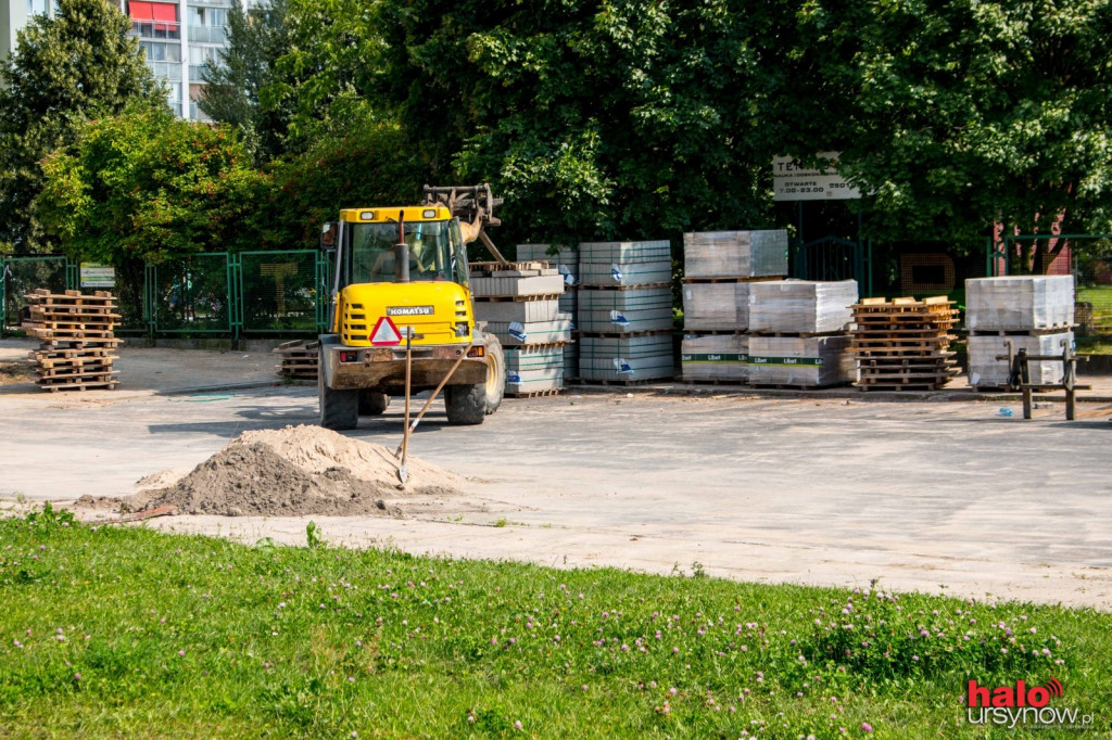 Bezpieczna droga do szkoły przy Hirszfelda. ZA MILION.