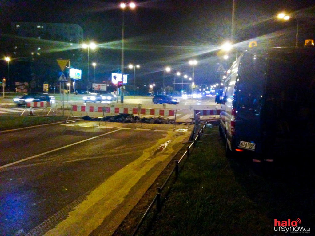 Awaria wodociągowa na skrzyżowaniu. Jeden pas zamknięty!