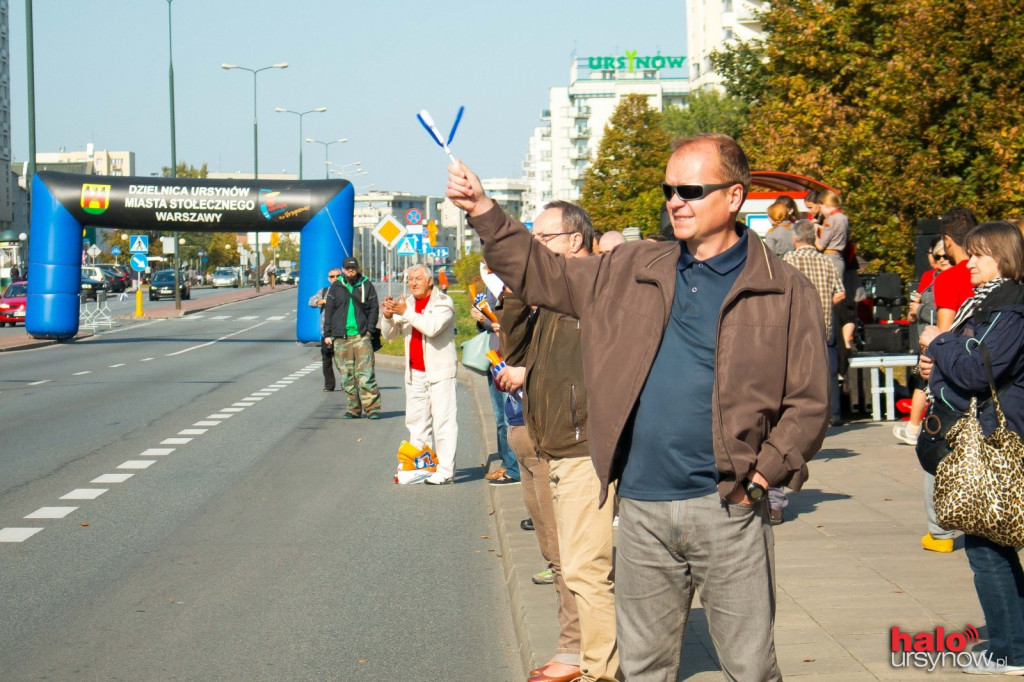TAK KIBICUJE URSYNÓW! Maratończycy gorąco witani na trasie. FOTO