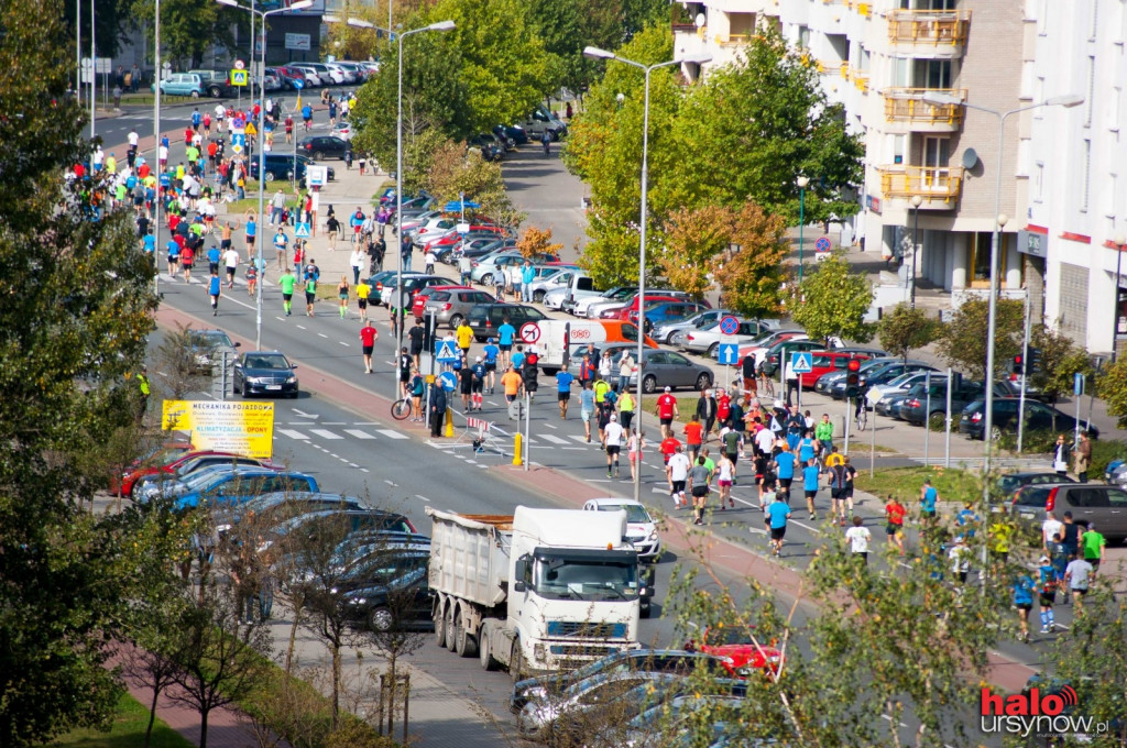 TAK KIBICUJE URSYNÓW! Maratończycy gorąco witani na trasie. FOTO