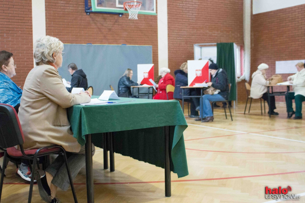 URSYNOWIANIE GŁOSUJĄ. 