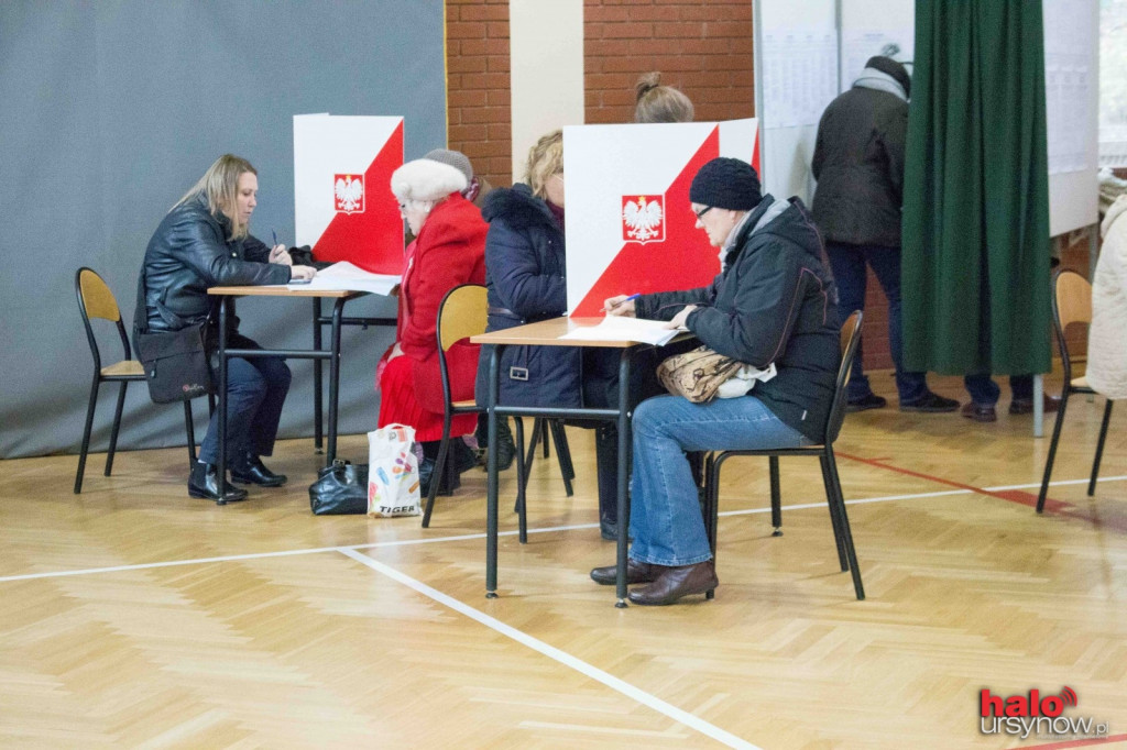 URSYNOWIANIE GŁOSUJĄ. 