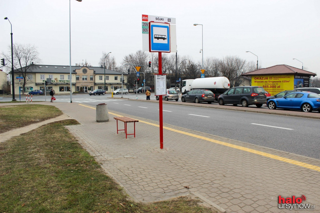 Była wiata jest? ławeczka. Dlaczego mamy moknąć na przystanku?