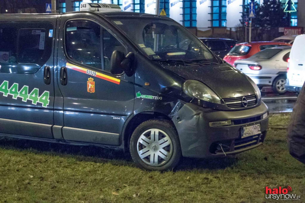 KOLEJNY WYPADEK NA CISZEWSKIEGO. Wyciągali kobietę z auta