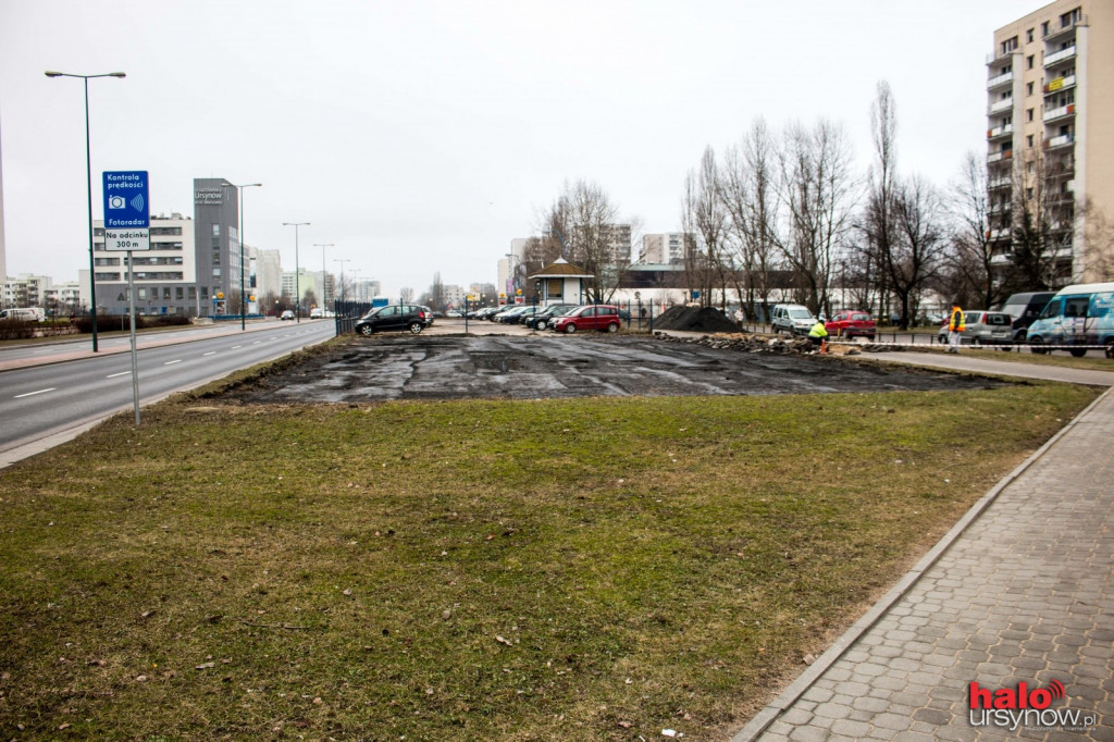 BUDUJĄ BAZAREK? 