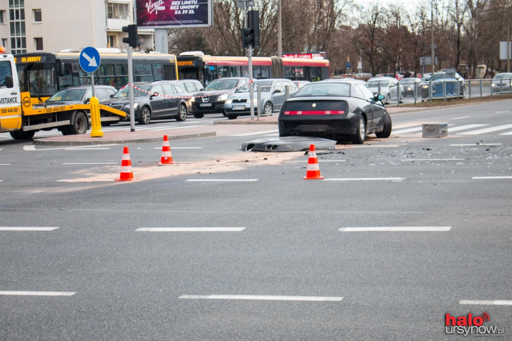 WYPADEK W AL. KEN. Auta roztrzaskane, ogromny korek. FOTO