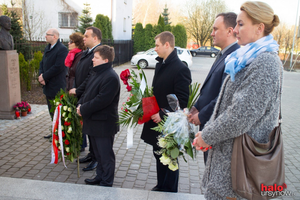 5. rocznika katastrofy smoleńkiej. Ursynowskie władze złożyły kwiaty